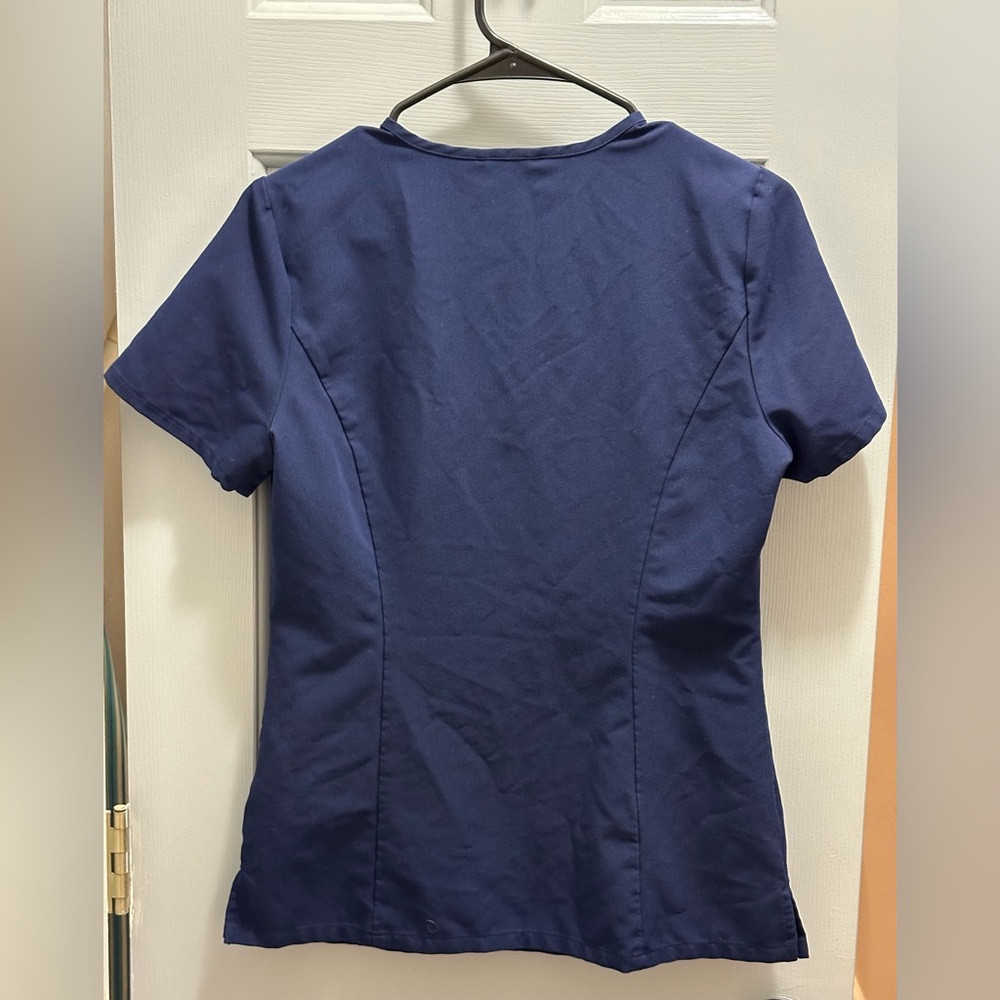 FIGS Women's Catarina One-Pocket Scrub Top in Navy X-Small (see measurements) - Picture 5 of 9